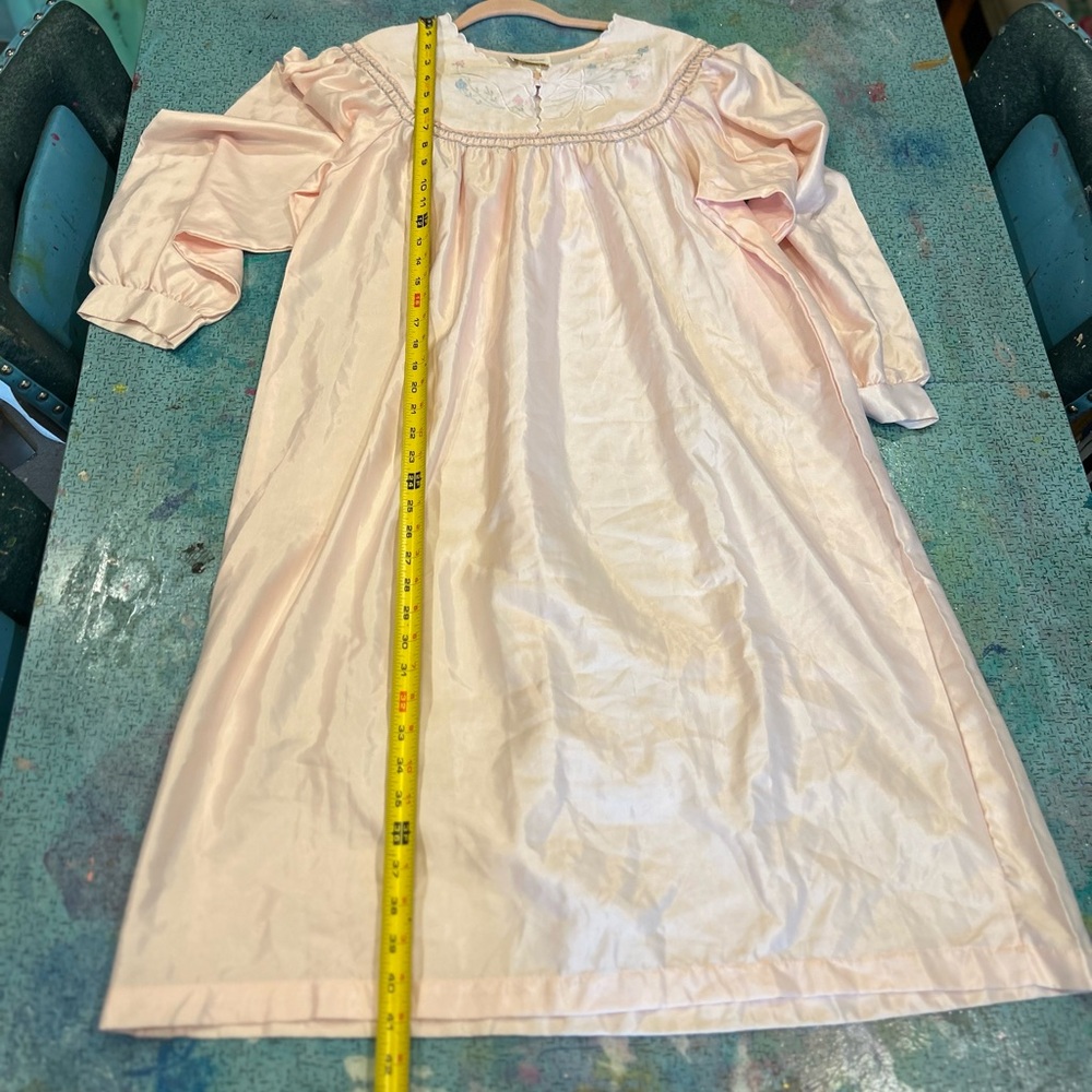 Dainty Sweet Vintage Nightgown - Picture 13 of 13